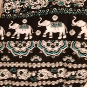 No Boundaries, XL Elephant Leggings. Black base